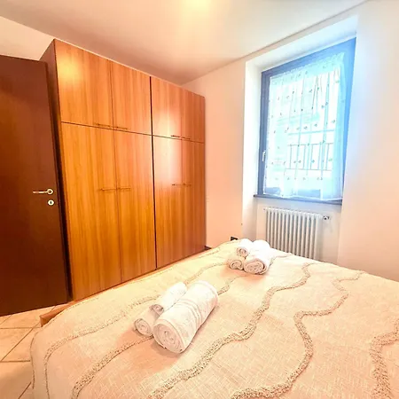 Apartmán Waterfront Balcony Sottoriva 12 *